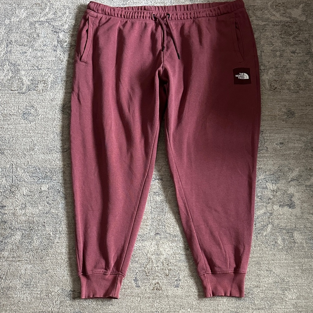 The North Face women’s fleece sweatpants
Size 2X
Color dark rose/mauve